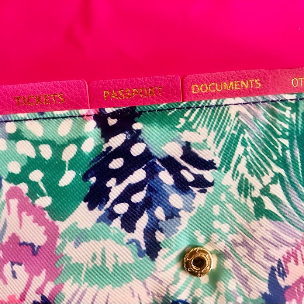 Lily Pulitzer Travel Wallet - Picture 3 of 4